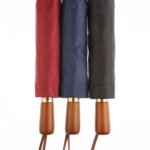 Solid wood handle, automatic open/close, 23-inch, 10-rib, 2+1 windproof double-rib structure.